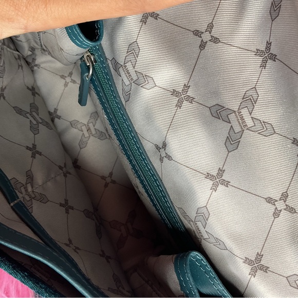 Aimee Kestenberg Green Velvet Crossbody Bag NWOT - Picture 6 of 7